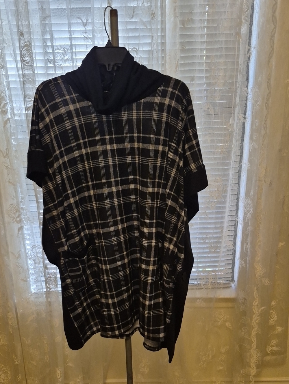 Nwt Bobeau Black and White Plaid Turtle Neck Poncho Top